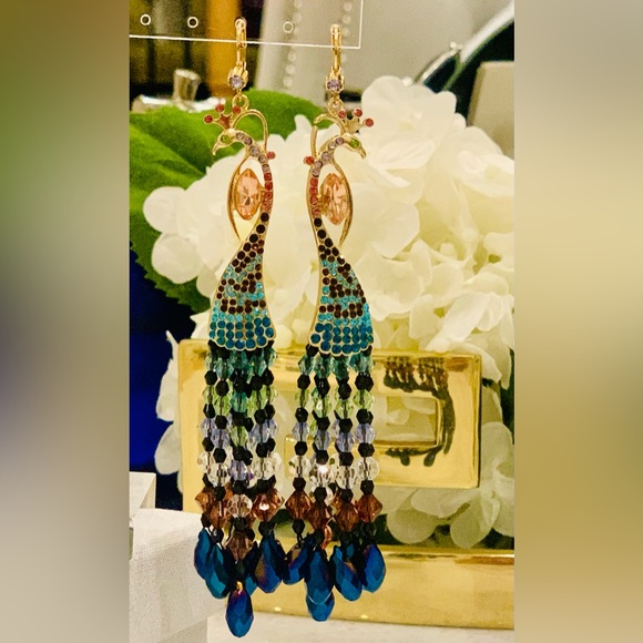 New BETSEY JOHNSON peacock statement earringa - Picture 1 of 3